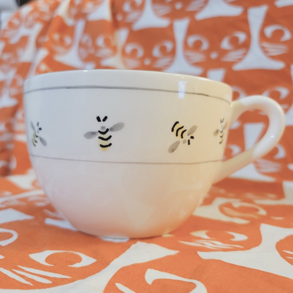 Matceramica Bee hand painted Jumbo Mug very adorable